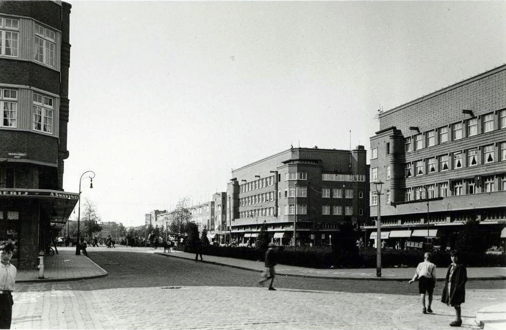 Insulindeweg kruispunt Molukkenstraat, blokken Van der Meij (1925)